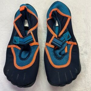 Place Kids Foot Water-shoe With Mesh & Hook/Loop Closure Pull-on Tab Size 4